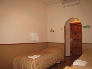 Гостиница Гостиница Колос Самара Двухместный номер эконом-класса с 2 отдельными кроватями и общей ванной комнатой-1