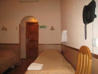 Гостиница Гостиница Колос Самара Двухместный номер эконом-класса с 2 отдельными кроватями и общей ванной комнатой-2