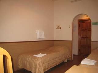 Гостиница Гостиница Колос Самара Двухместный номер эконом-класса с 2 отдельными кроватями и общей ванной комнатой-3