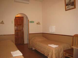 Гостиница Гостиница Колос Самара Двухместный номер эконом-класса с 2 отдельными кроватями и общей ванной комнатой-4